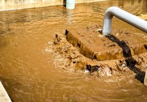 چگونه پمپ لجنکش به بهرهوری و کاهش هزینههای عملیاتی کمک میکند؟